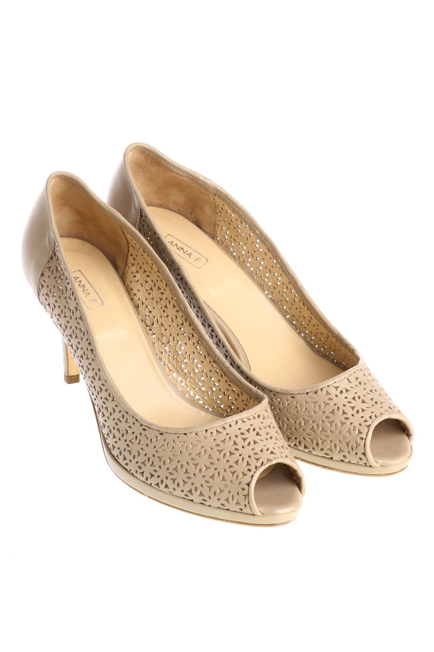 Anna F. - peeptoe pumps with Cut-outs